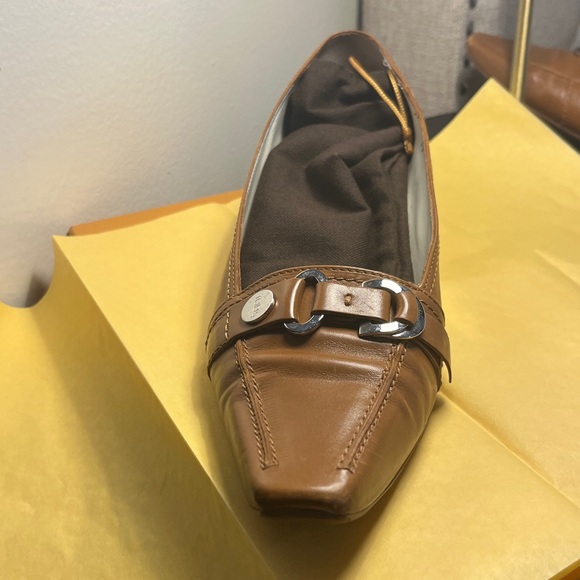 Tod's Tan Leather Loafers with Buckle - Picture 6 of 9
